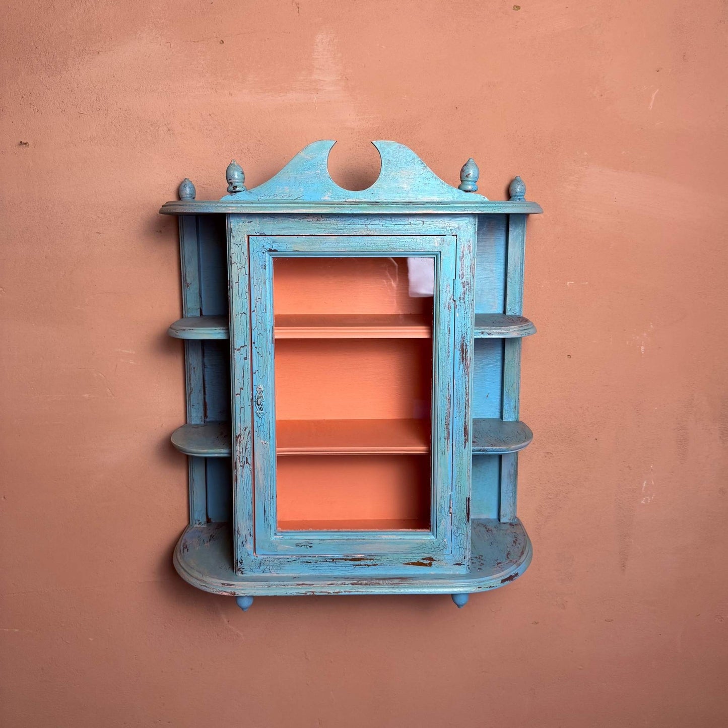 Wall cabinet