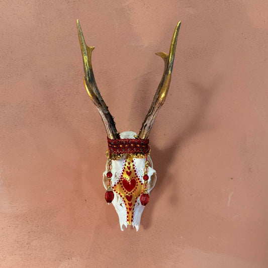 Deer skull gold & pearls