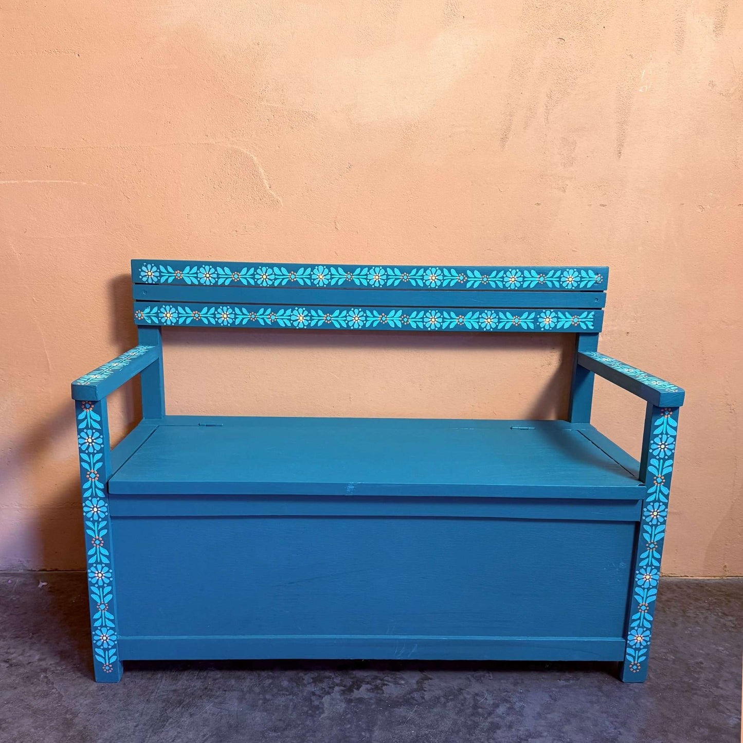 Small storage bench