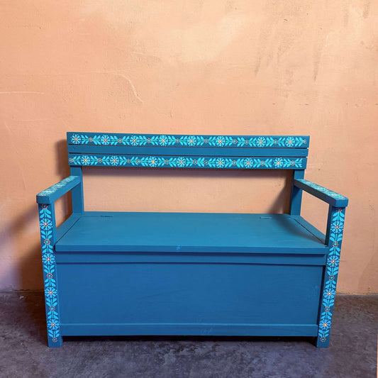 Small storage bench