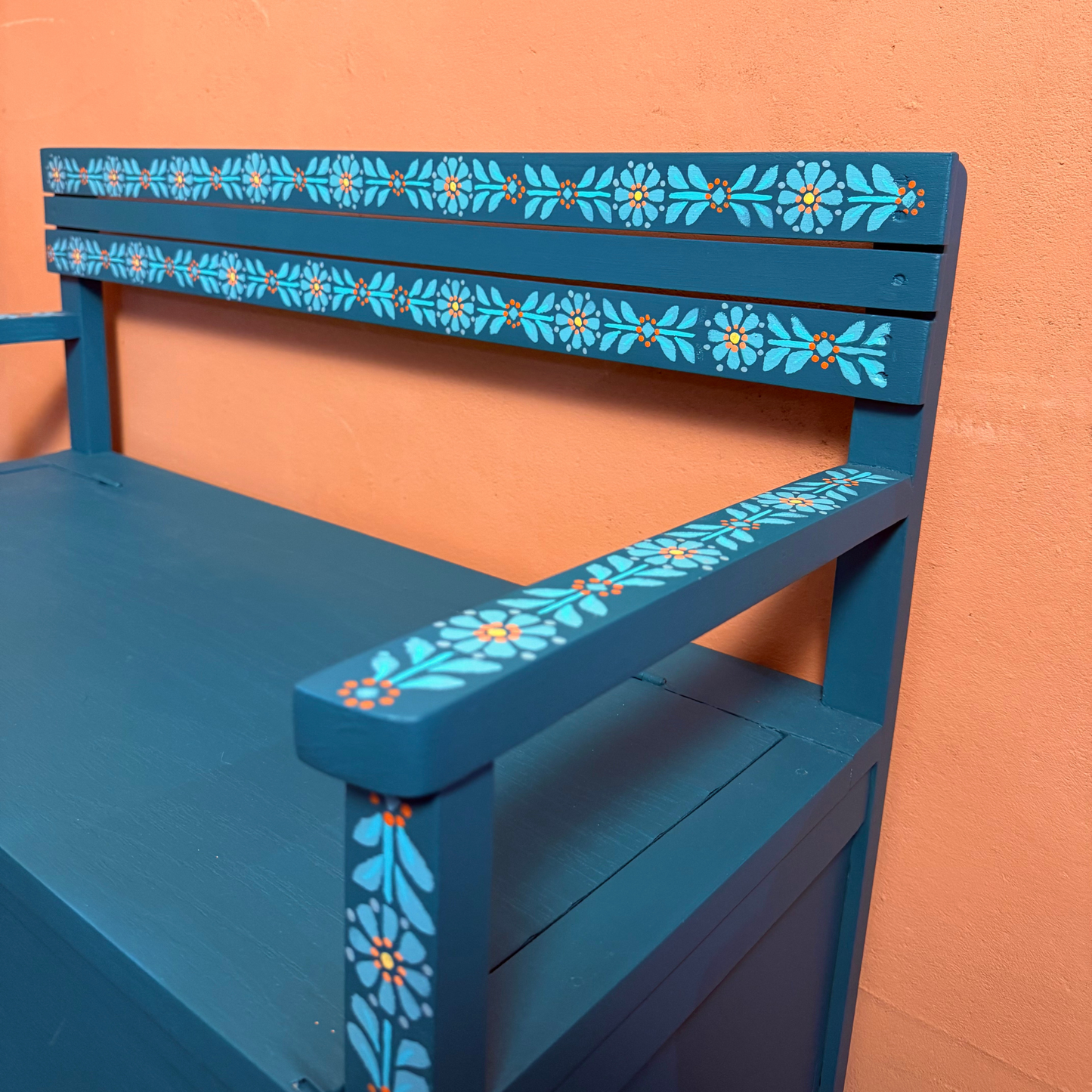 Small storage bench