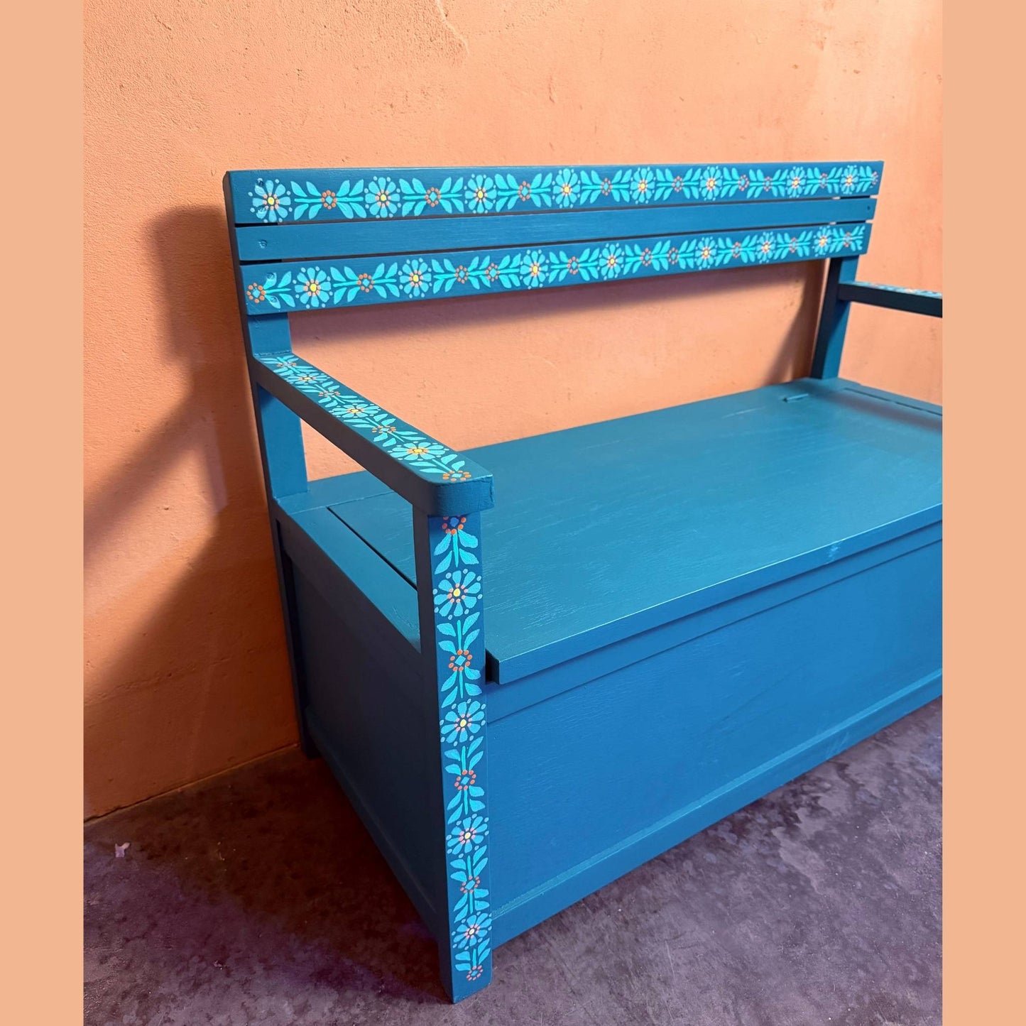 Small storage bench